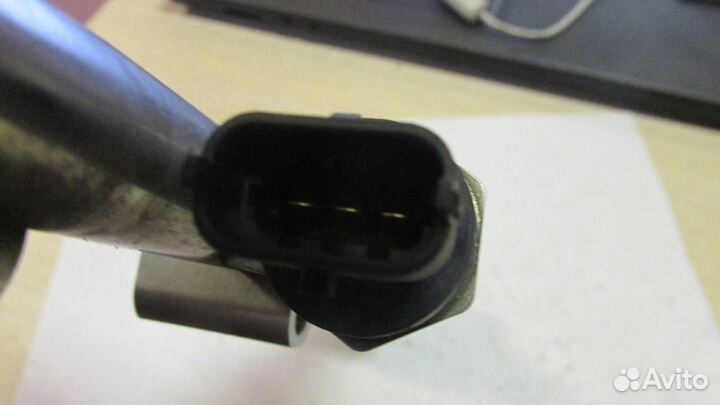 Рейка топливная (рампа) левая с датчиком