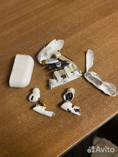 Airpods pro (требуют небольшого ремонта)