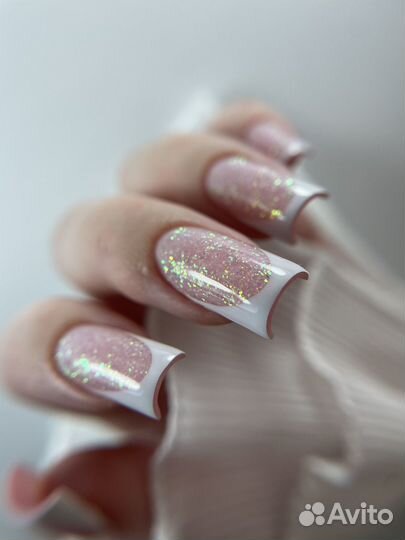 Модель на маникюр