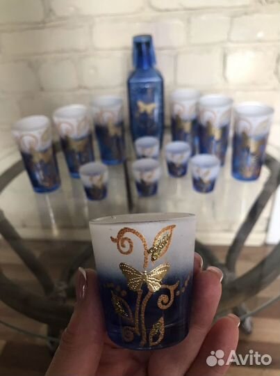 Графин с рюмками и стаканами