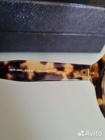 Солнцезащитные очки Prada