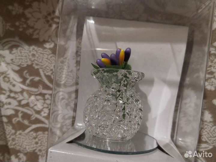 Фигурка в виде вазочки с цветами