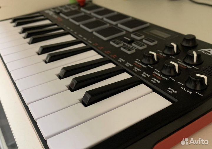 Akai mpk mini play миди клавиатура