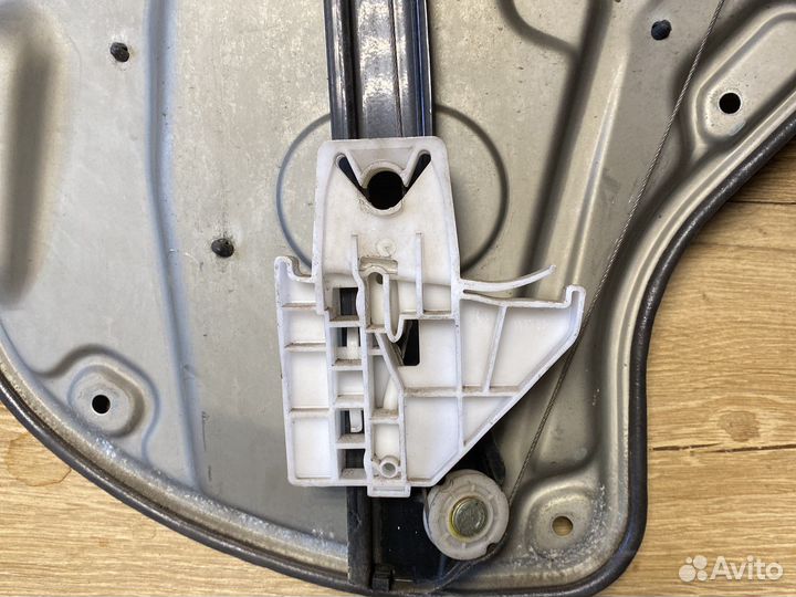 Skoda octavia a5 задний правый стеклоподъёмник