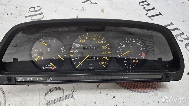 Приборная панель на Mercedes-Benz W126 2.8
