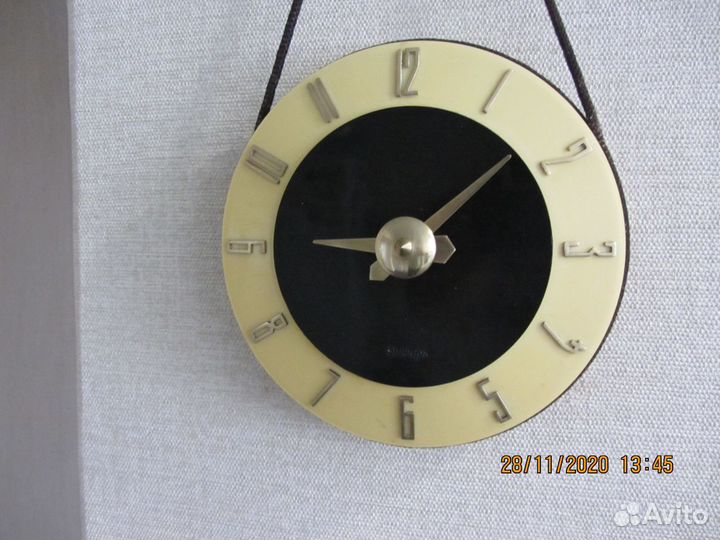 Часы настенные старинные Янтарь