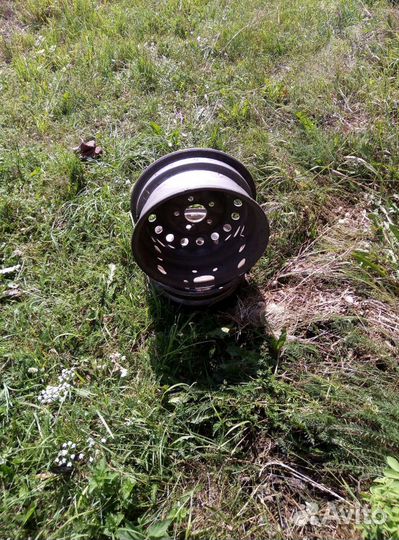 Колёсные диски Nissan. Снижение цены 800 за 2 шт