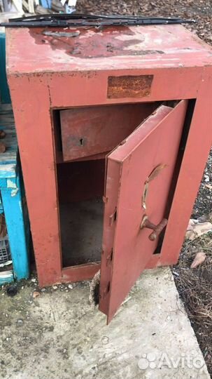 Сейф стальной тяжелый