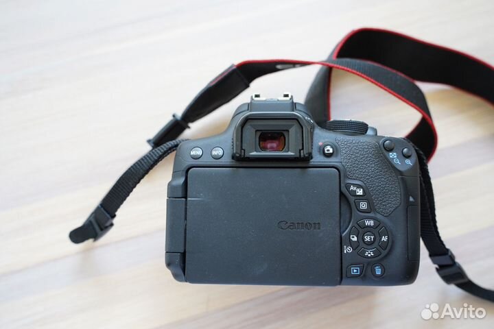 Камера Canon 750D