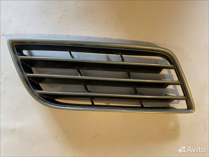 Решетка радиатора правая Nissan Maxima