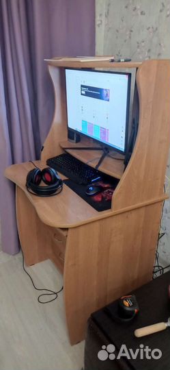 Компьютерный стол