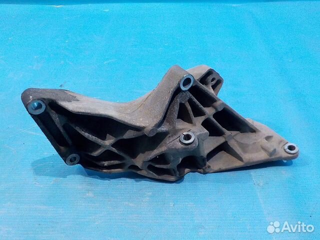 Кронштейн генератора land rover Discovery 3 2004-2