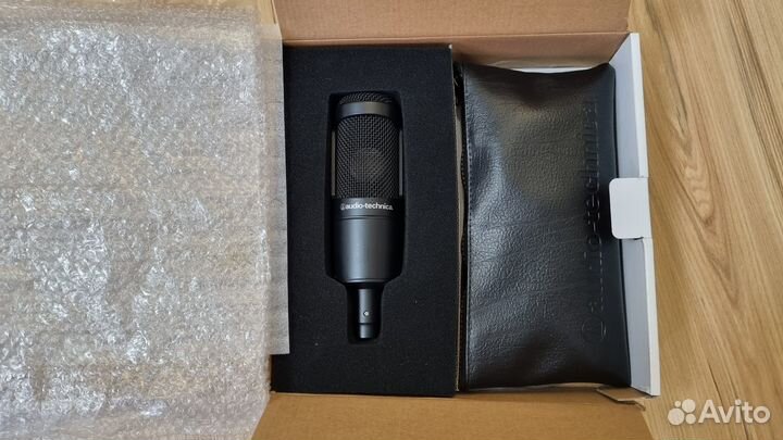 Студийный микрофон Audio-Technica AT2035