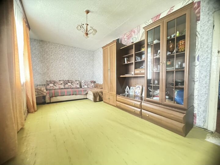 3-к. квартира, 70 м², 1/3 эт.