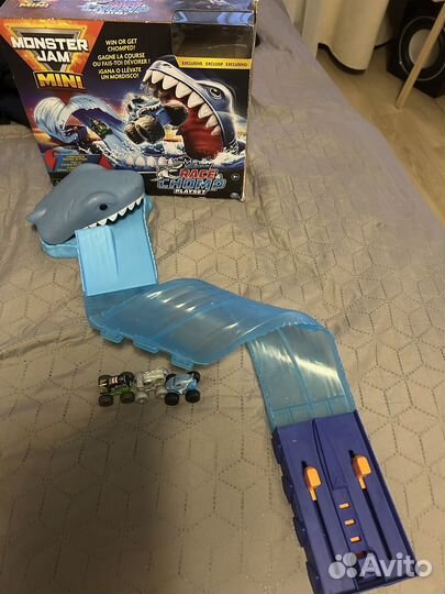 Трек Monster jam Ловушка акула