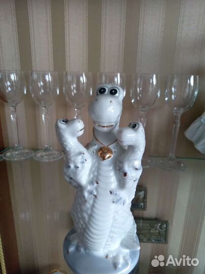 Фарфоровая статуэтка дракончик, символ года