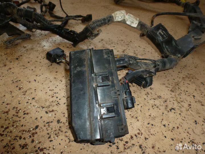 Блок реле Моторного отсека Митсубиси Ланцер 9