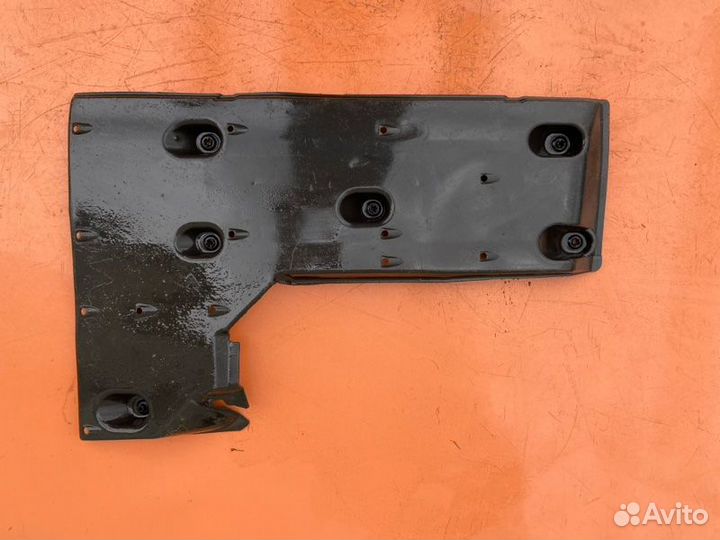 Защита днища кузова передняя правая Lexus Ls