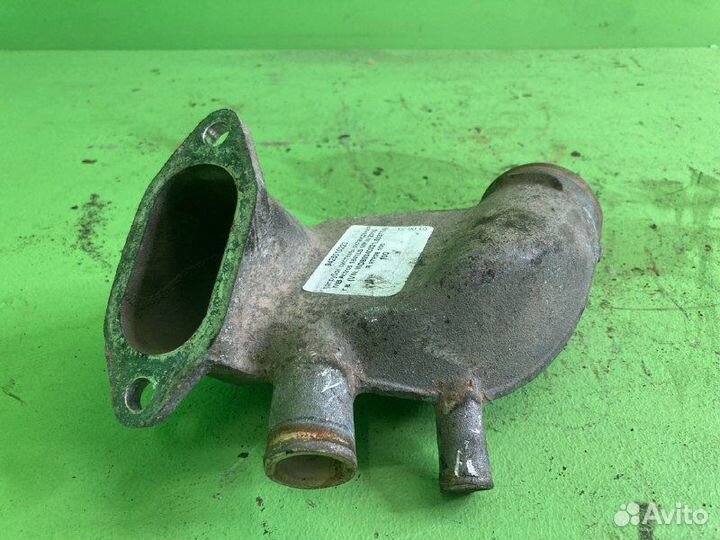 Патрубок системы охлаждения mercedes-benz actros M