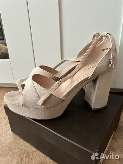 Босоножки женские