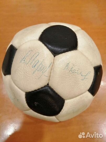 Футбольный мяч с автографом Льва Яшина