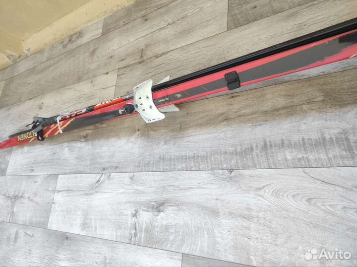 Лыжи с палками и ботинками