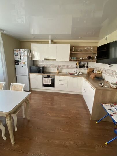 2-к. квартира, 53 м², 2/10 эт.