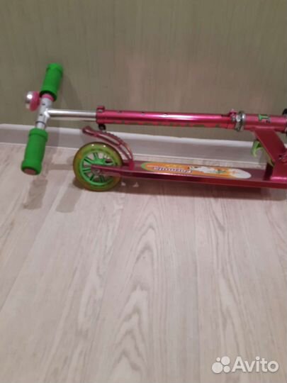 Самокат детский двухколесный бу,колеса светятся
