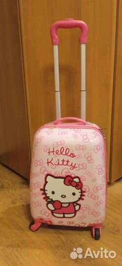 Детский чемодан на колесиках