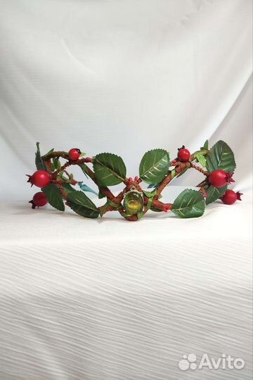 Диадема с красными ягодами