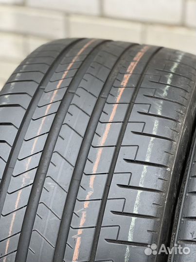 Pirelli P Zero PZ4 285/35 R20