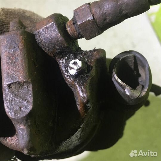 Суппорт передний правый Форд Фокус 1