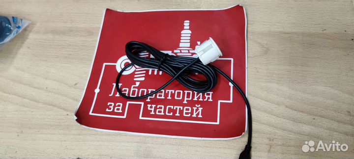 Парктроник универсальный белый 18 диаметр