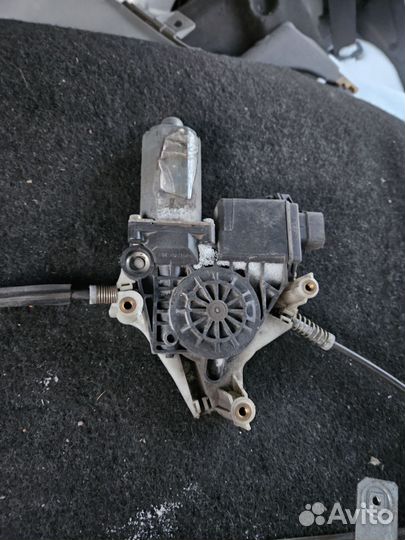 Стеклоподьемник передний Mitsubishi Carisma DA1A