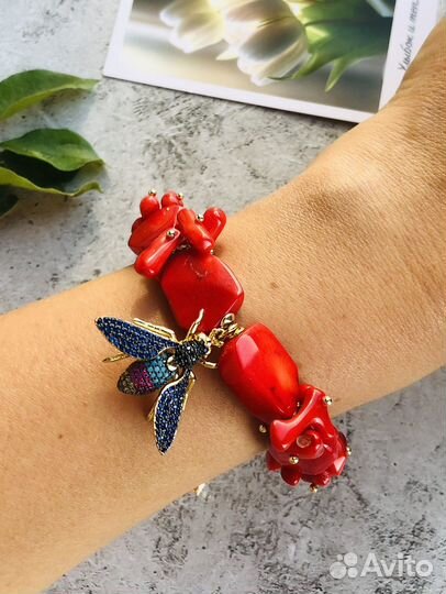 Коралловый браслет