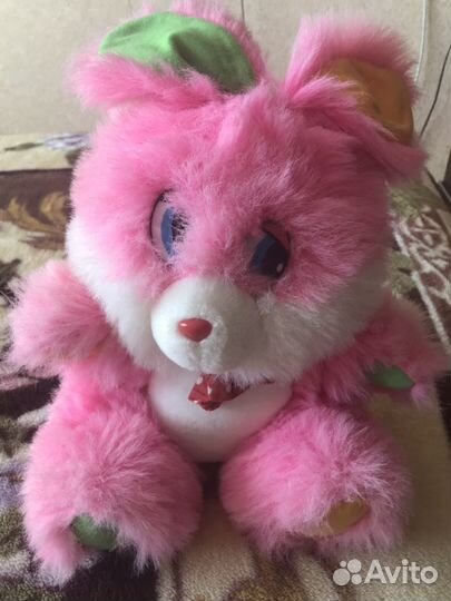 Весёлый розовый зайчик
