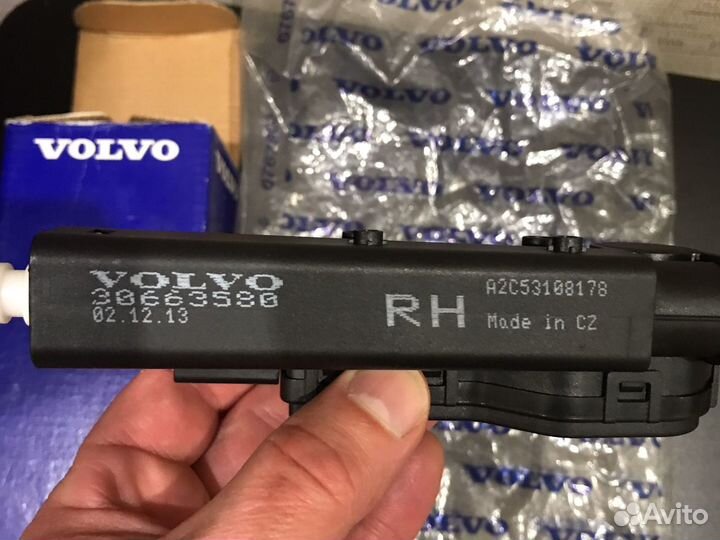 Форсунка омывателя фар правая Volvo оригинал