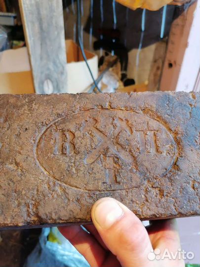 Кирпич с клеймом