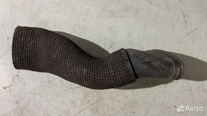 Патрубок воздушного фильтра левый Mercedes W211