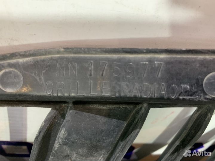 Решетка радиатора Mitsubishi Outlander MN175977