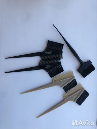 Кисти,миски,расчески,фартуки и тд. б/у