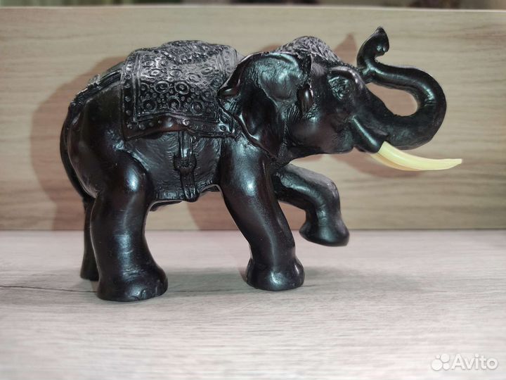Статуэтка слон