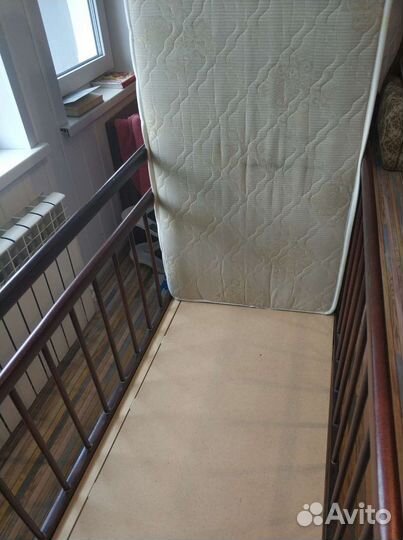 Кроватка детская с матрацом и пеленальным столиком