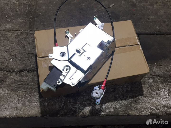 Замок сдвижной двери Ford Transit