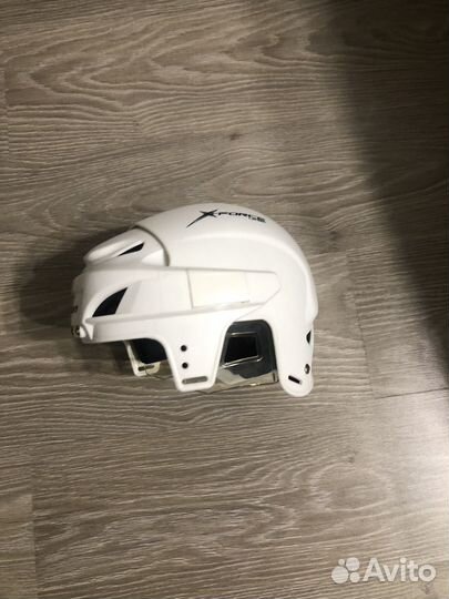 Хоккейный шлем