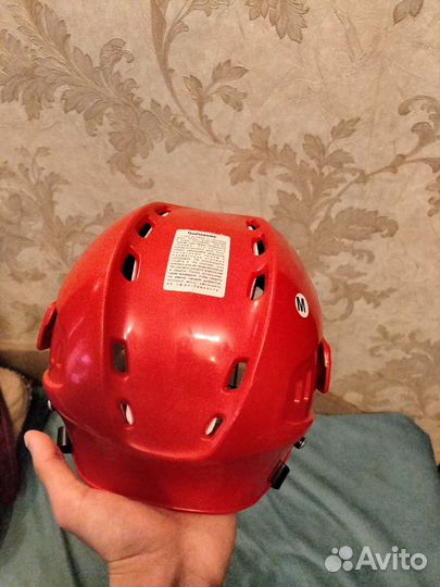 Хоккейный шлем