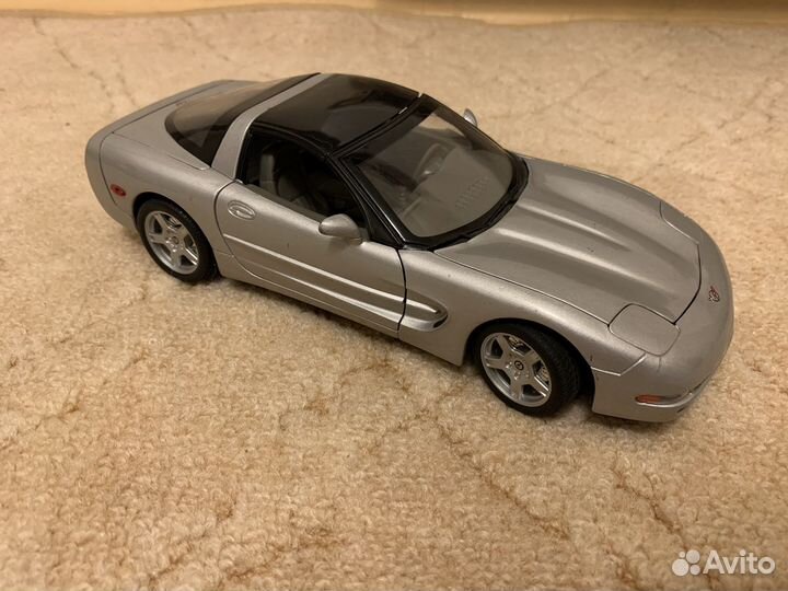 Chevrolet Corvett 1999 1/18