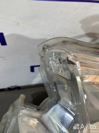 Стекло фары левое Toyota Land Cruiser 200