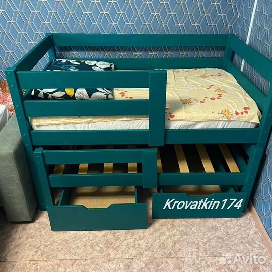 Выдвижная двухъярусная кровать из массива