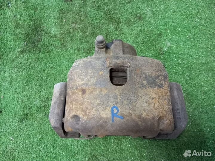 Суппорт передний левый Ford Escape 2001-2007